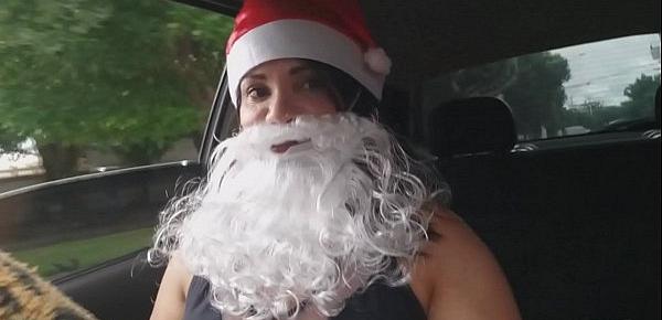  Bianca Foi fazer um pedido para o papai noel e acabou caindo no peru de natal.